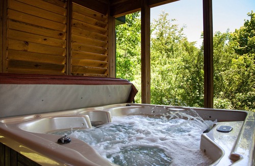 Equality Cabin | 1 BR Hot Tub Cabin- Closest Cabins to Garden of the Gods-Shawnee National Forest