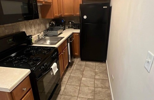 Lake View East Apartment | 1 GB Wi-Fi | Reserved Parking | Sleeps 4