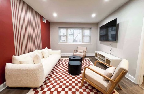 Lake View East Apartment | 1 GB Wi-Fi | Reserved Parking | Sleeps 4