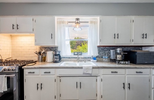 Forestview Apartment | 10 Minutes from Midway Airport Cozy Cottage Home