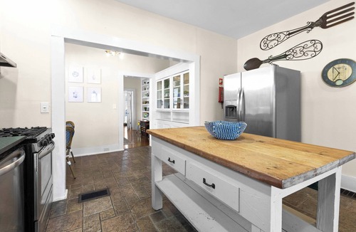 Central City House | 101 Year Old Southern Charmer ~HOT TUB~ Great Location