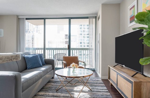 Near North Side Hotel | 108 m² Hotel ∙ 2 bedrooms ∙ 5 guests
