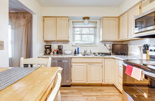 Belleville House | 12 Mi to Dtwn St Louis: Family Home w/Fireplaces!