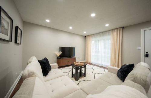 Streamwood House | 120 m² House ∙ 3 bedrooms ∙ 6 guests