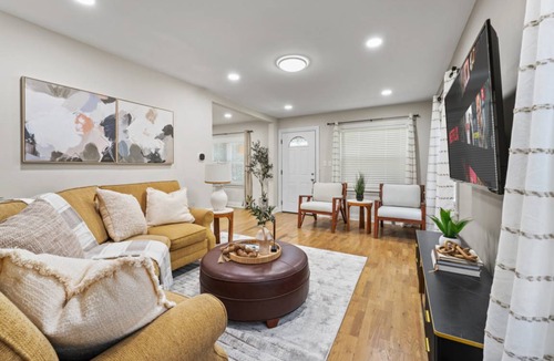 Bensenville House | 139 m² House ∙ 3 bedrooms ∙ 6 guests