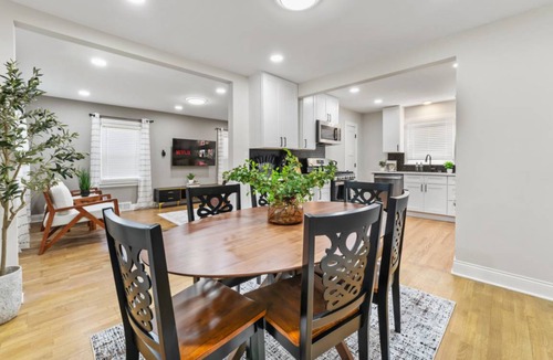 Bensenville House | 139 m² House ∙ 3 bedrooms ∙ 6 guests