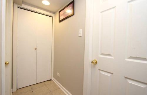 Jefferson Park Apartment | 15 min Ohare/Rivers Casino/Downtown & Parking1