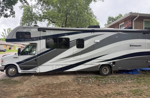 Independence House | 15 Minutes From MAJOR INTERNATIONAL SPORTING EVENT Events Full RV Fixed location.