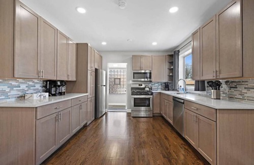 Morton Grove House | 158 m² House ∙ 3 bedrooms ∙ 11 guests