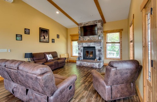 Huntsville House | 167 m² House ∙ 2 bedrooms ∙ 8 guests