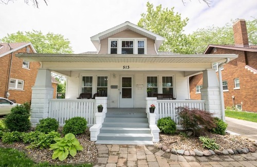 Morton House | 1925 Craftman style home close to downtown Morton