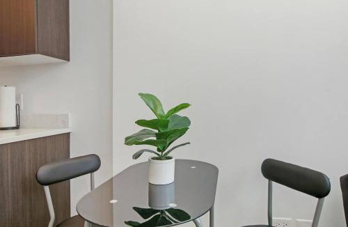 West Loop Apartment | 1BR Adorable Apt with In-unit Laundry - Lake 206 rep