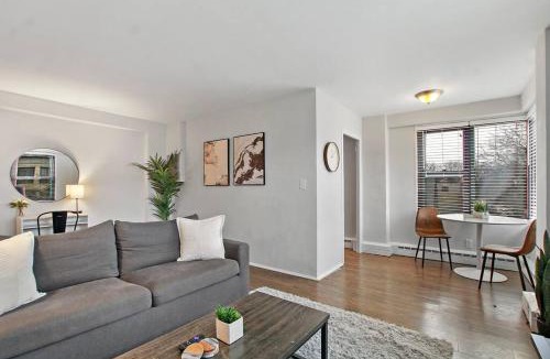 Hyde Park Apartment | 1BR Chic and Cozy Apartment in Chicago - Hyde Park 408