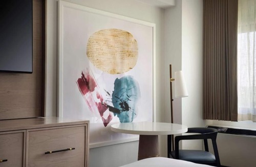 White Plains Hotel | 1BR Cozy Downtown Unit | Onsite Bar, Gym, Pets Allowed, Free Shuttle