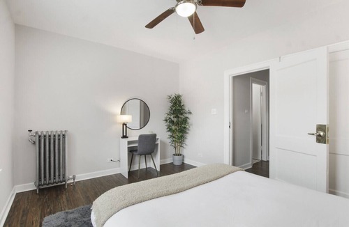 Hyde Park Apartment | 1BR Cozy & Lovely Apartment