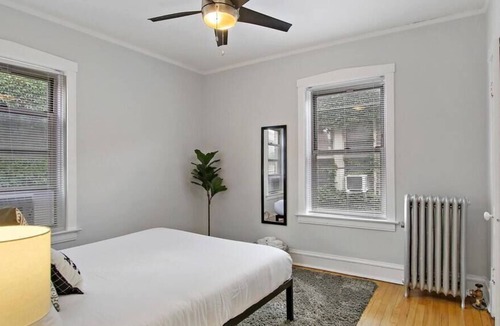 Ravenswood Apartment | 1BR Deluxe Apt with Complete Amenities