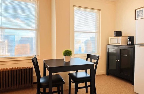 Gold Coast Apartment | 1BR Gold Coast Vintage Gem
