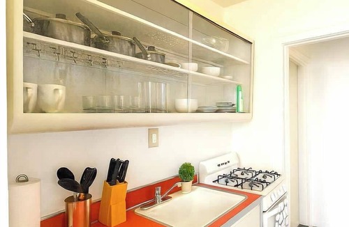 Gold Coast Apartment | 1BR Gold Coast Vintage Gem