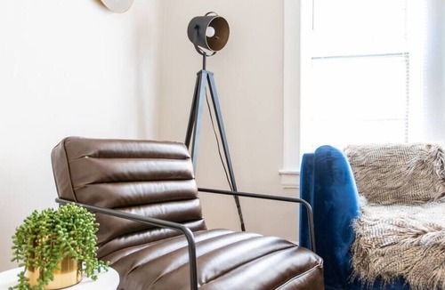 Ravenswood Apartment | 1BR Modern Apartment in Lincoln Square