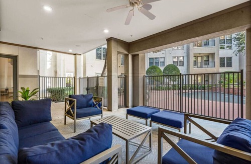 Las Colinas Apartment | 1BR Modern Home, WORKERfriendly, Pool&Gym, KINGbed