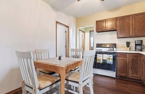 Crete Apartment | 1BR+Office Apt. Chicago South Suburbs Near Indiana