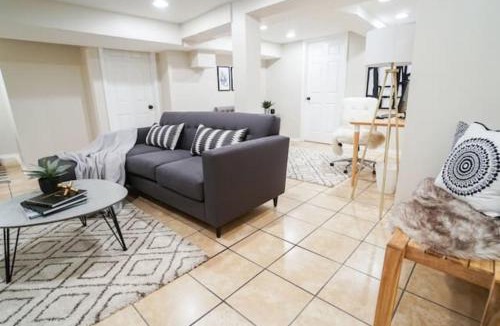 Chicago Apartment | 1BR Trendy Basement Apt with Laundry & Parking - Central Trendy