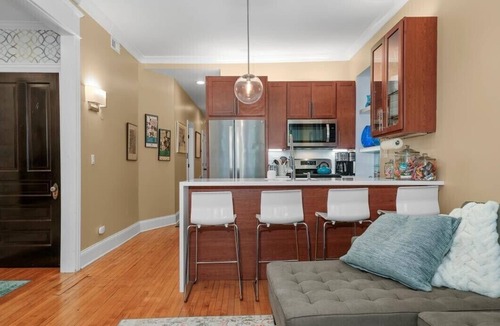 Near West Side Apartment | 1F Chicago's Little italy Graystone nearDowntown