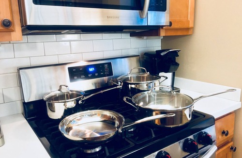 Near West Side Apartment | 1F Chicago's Little italy Graystone nearDowntown