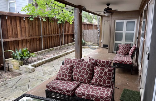 Barton Hills Apartment | 2/2 Walk to Barton Springs and Zilker Park!