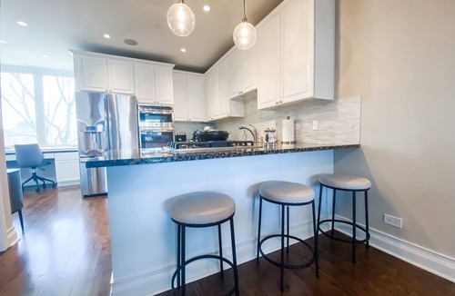 River West House | 2-beautiful adjacent luxury homes near downtown. Room for 20 adults.