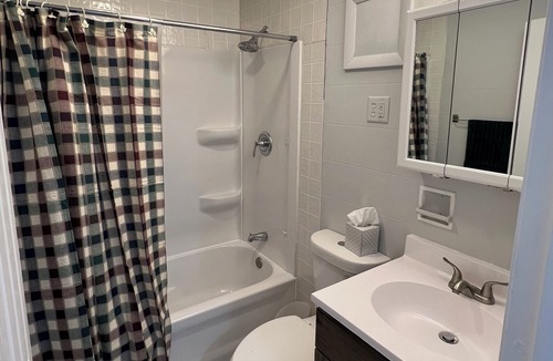 Springfield House | 2 Bed, 1 Bath + Office. Newly Renovated. Centrally located. Security Cameras.
