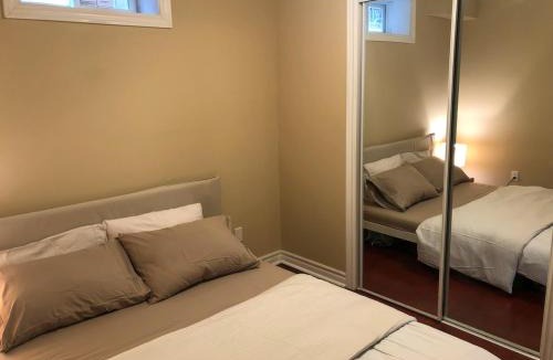 Newmarket Apartment | 2 Bed-2Bath-Kitchen Private Family Couple Work