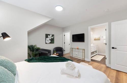 Lower West Side Apartment | 2 Bed & 3 Bath Chicago Condo