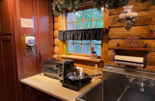 Freeburg Cabin | 2 bedroom, 2 bath log cabin with 3 fireplaces near St Louis & Scott AFB