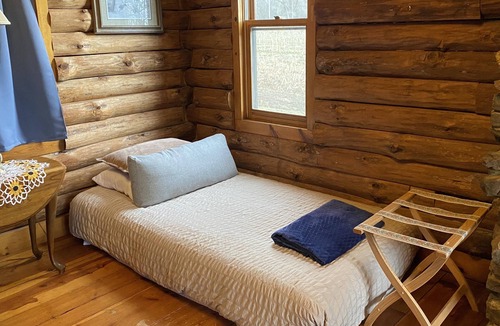 Freeburg Cabin | 2 bedroom, 2 bath log cabin with 3 fireplaces near St Louis & Scott AFB