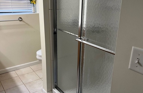 Quincy Apartment | 2 Bedroom; 30 Day Min; Must Email ID to Confirm stay; Professionals Only