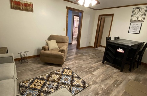 Cobden Cottage | 2 Bedroom Cottage on Wine Trail