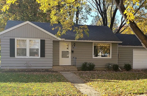 Oregon House | 2 Bedroom Cul De Sac Cottage in Town