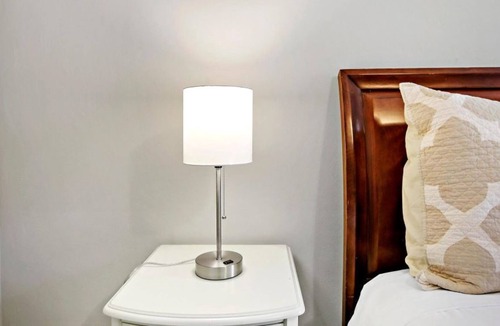 Lake Bluff Apartment | 2 Bedroom Near Great Lakes Naval
