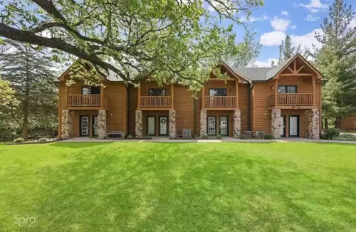 Utica Condo | 2 Bedroom villa