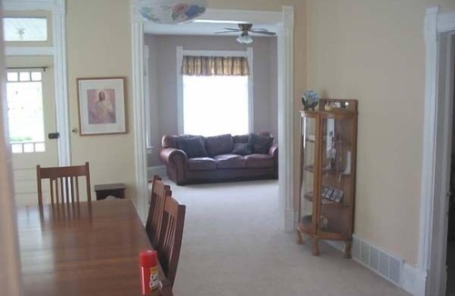 Nauvoo House | 2 blocks from Nauvoo Temple and shopping- walking distance from historic sites.
