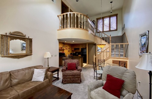 The Galena Territory Condo | 2 BR, 2 BA Galena Townhouse Near Downtown Shopping, Golf, Skiing, Hiking Trails!
