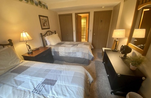 The Galena Territory Condo | 2 BR, 2 BA Galena Townhouse Near Downtown Shopping, Golf, Skiing, Hiking Trails!