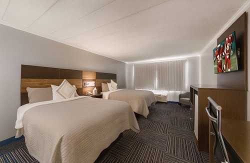 Teaticket Hotel | 2 Budget Cape Cod Rooms – Relaxed Setting Close to the Beach & Local Attractions