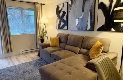 Manito Apartment | 2 King beds Queen Sleeper Sacred Hear Downtown