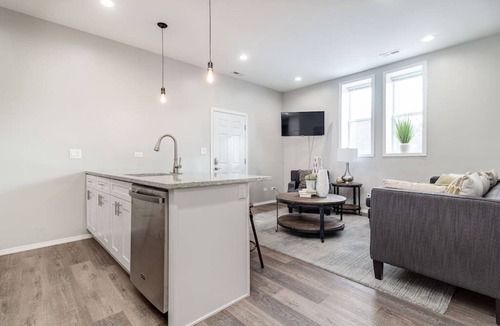 Wrightwood Neighbors Apartment | 2 New Construction Suites Same Place