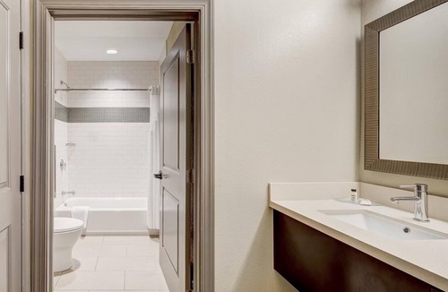 Downtown Baltimore Hotel | 2 Pet-Friendly Suites w/Kitchen for Extended Stays – Central Location