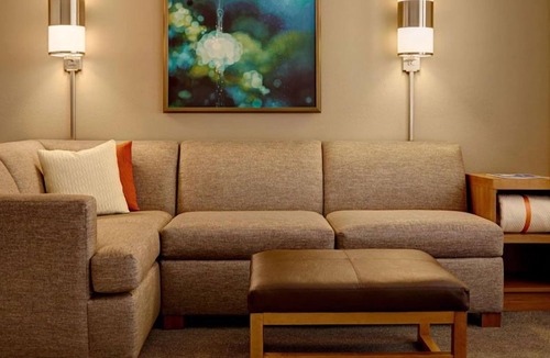St. Johns Hotel | 2 Pet-Friendly Units Near Paramount Theatre and Texas Capitol, Free Parking!