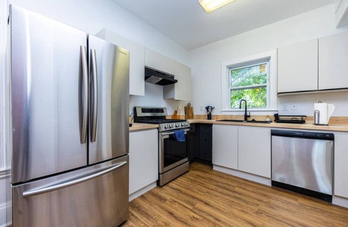 Winter Hill Apartment | 2 Private Apartments 9 Beds | 4 Bedrooms