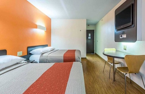 Indianapolis Hotel | 2 Queen Beds|NS| Micfridge